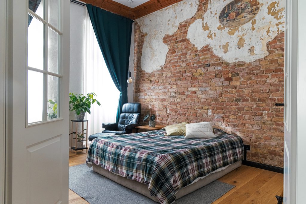 spálňa lícové tehly spálňa