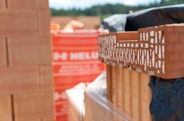 zateplenie vs plnená tehla