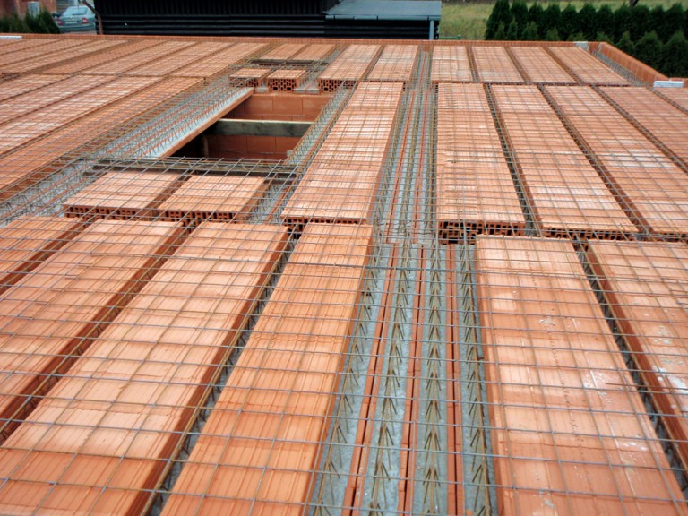 Montované keramické stropy časť 1. Príprava a ukladanie nosníkov