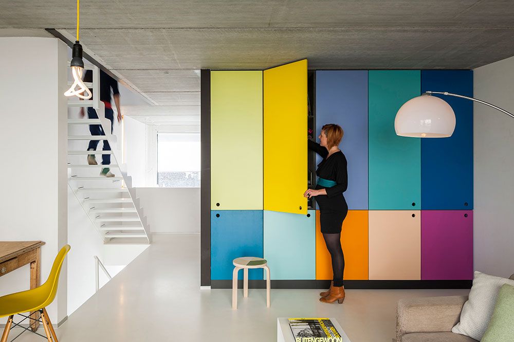 Farby v službách interiéru. Pieter a Lot sa rozhodne neboja farieb – práve vďaka nim dodali svojmu domu výnimočnosť.