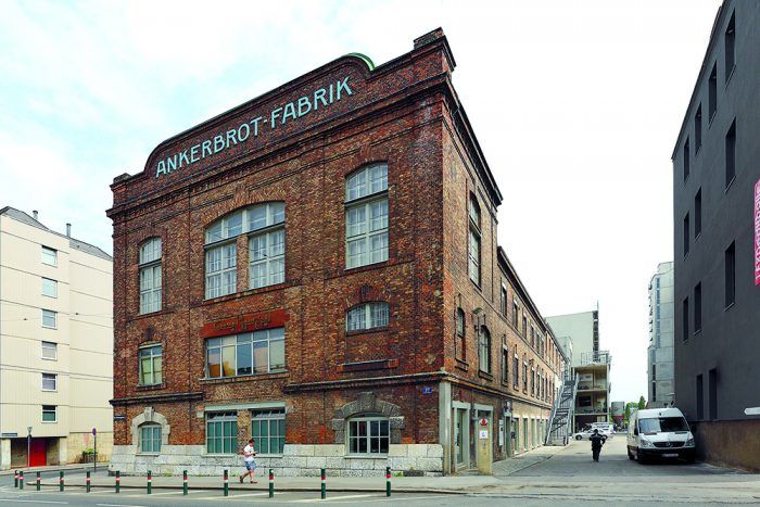 Pekáreň Ankerbrot AG bola vo svojom období najväčšou v Európe, pričom dnes túto zašlú slávu pripomínajú staré tehlové fasády budov, ktorých história sa datuje až do 90. rokov 19. storočia.