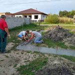 ľudia na stavbe