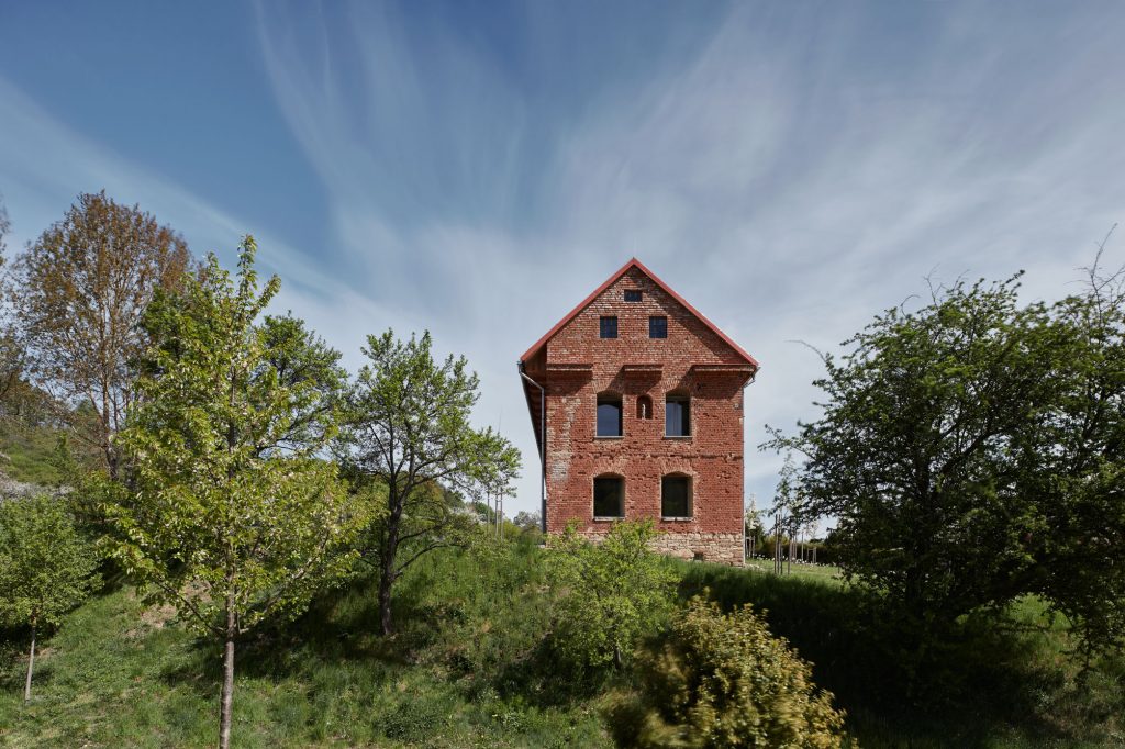 tehlový dom ORA Svitavy Sýpka