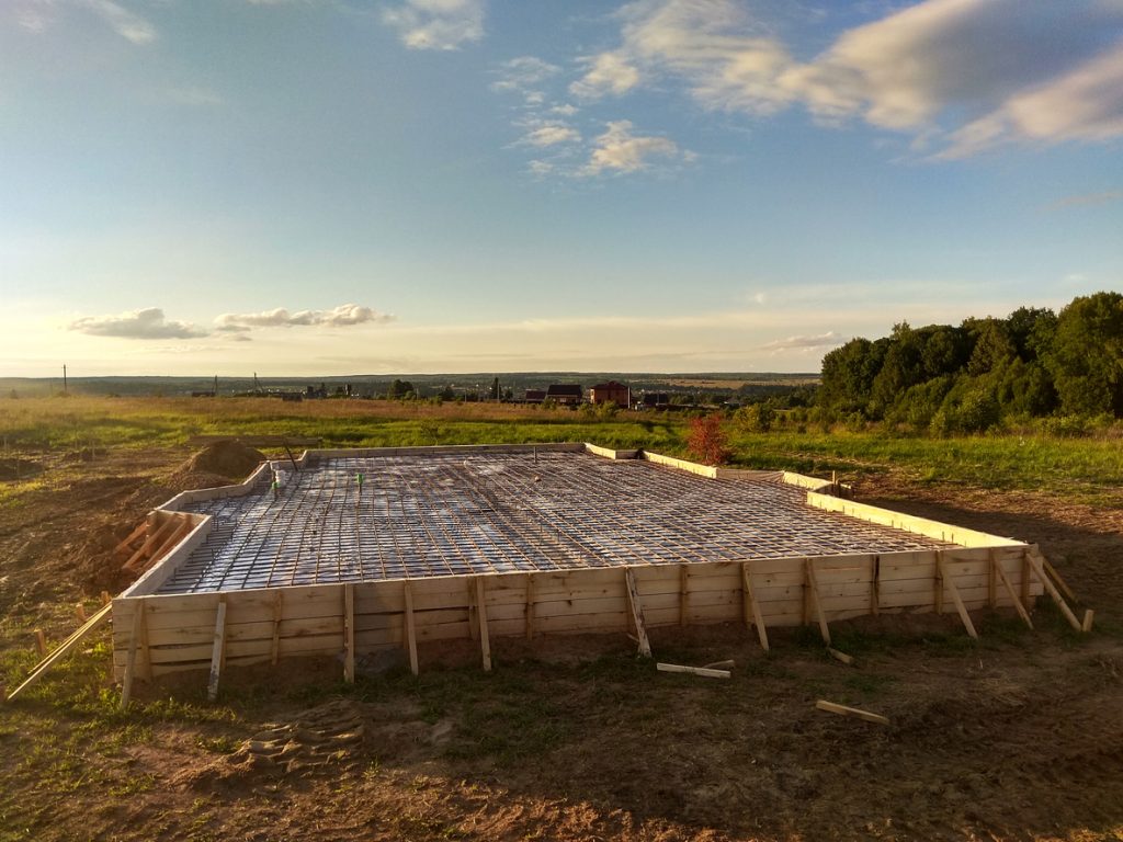 debnenie pre základy domu základy domu betonáž