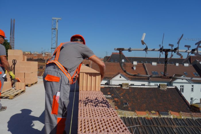Tenkovrstvové malty zmenšili hrúbku škáry: Čo treba vedieť predtým, než začnete murovať?