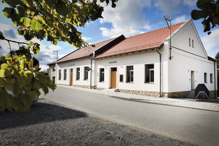 Tehla, kameň a príbehy: Premena hostinca na kultúrny dom chytí za srdce