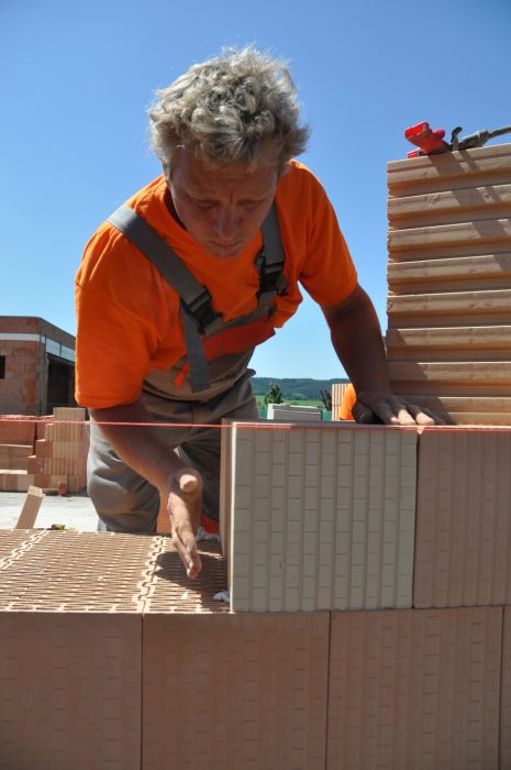 profesionálny majster stavba domu majster