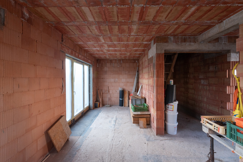 hrubá stavba zvnútra nevidiaci postavil hrubú stavbu