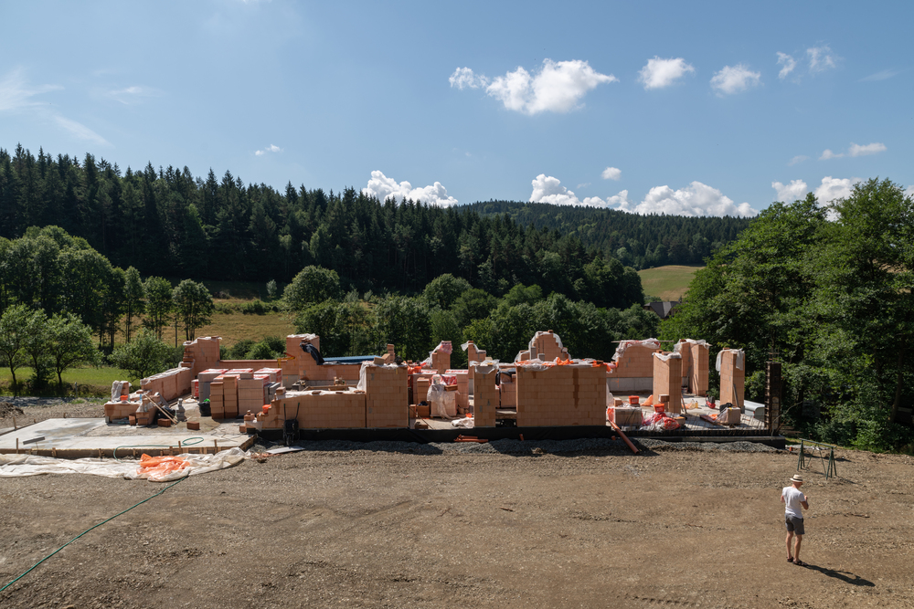 stavenisko hrubá stavba